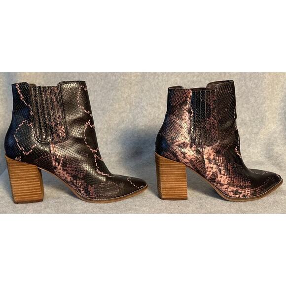Steve Madden 8.5 Acton Chelsea Ankle Boot Snakeskin Pointed Toe Chunky Wood Heel - Picture 10 of 10